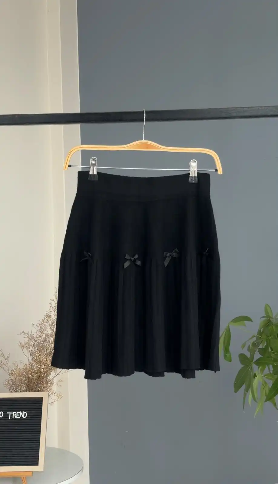 Product image of MINI WOLLEN BOW SKIRT
