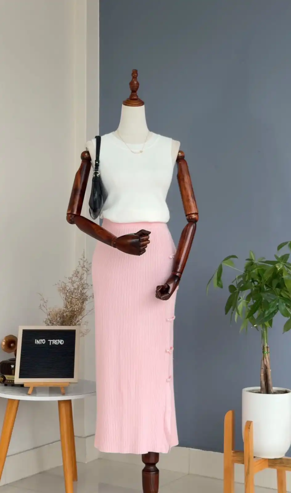 Product image of PEARL SLIT SKIRT
