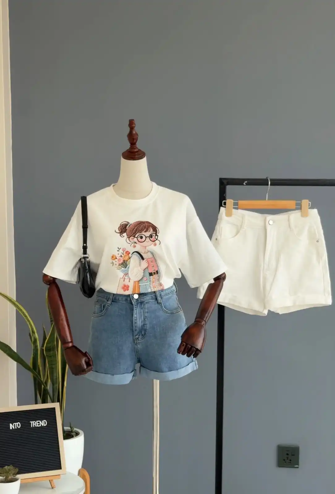 Product image of R9 128 GIRL PRINTED TSHIRT