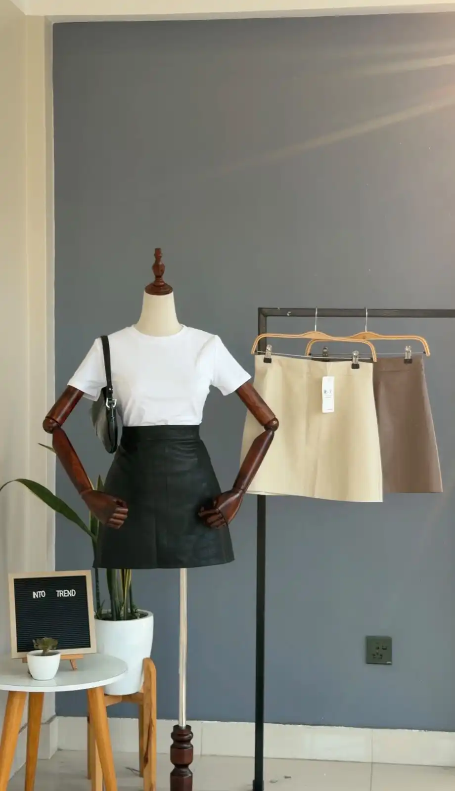 Product image of R5 181 PLAIN LEATHER SKIRT