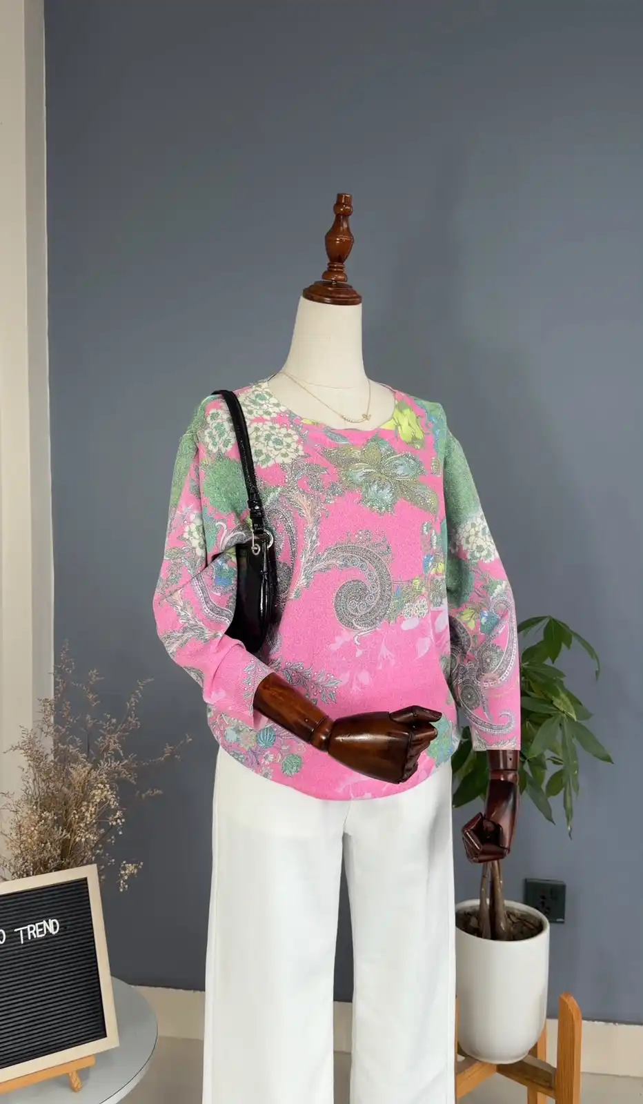 Product image of R1 024 COMFY 3RD QUARTER SLEEVED TOP