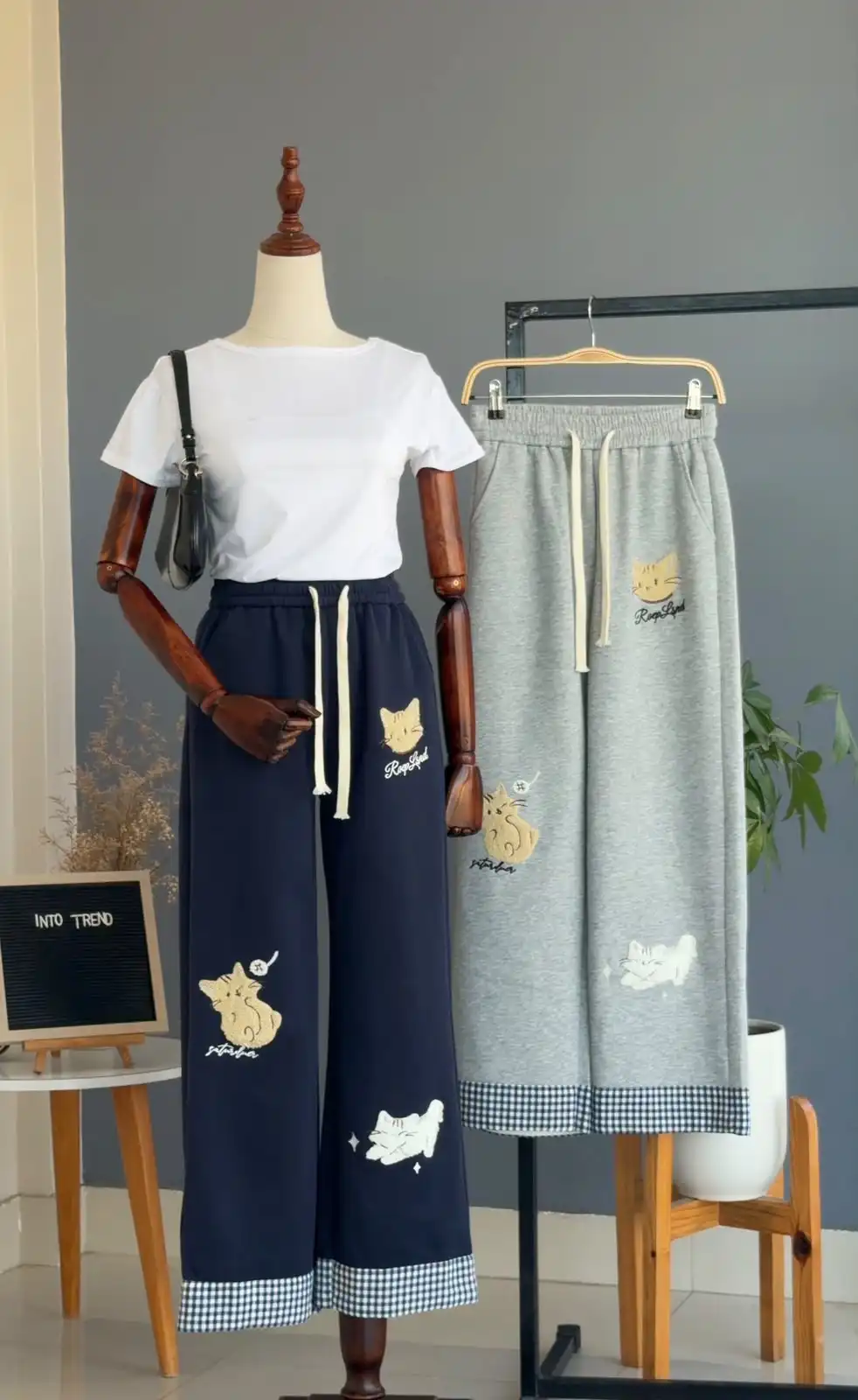 Product image of R1 09 COZY CAT JOGGER