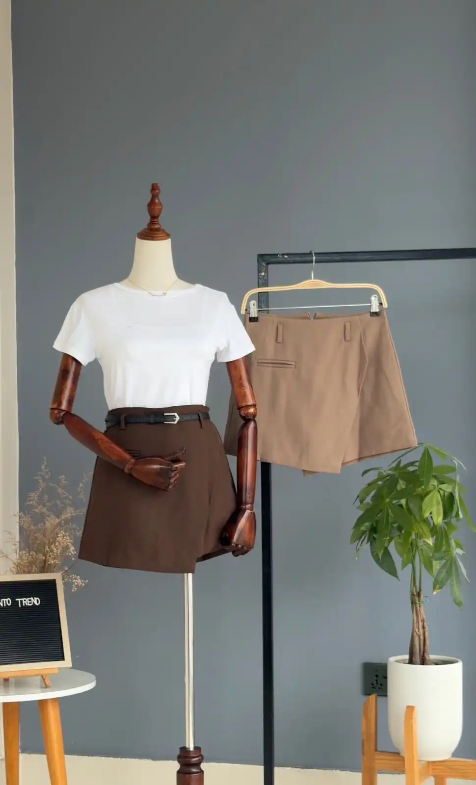 Product image of R5 184 FORMAL SKIRT STYLE SHORTS
