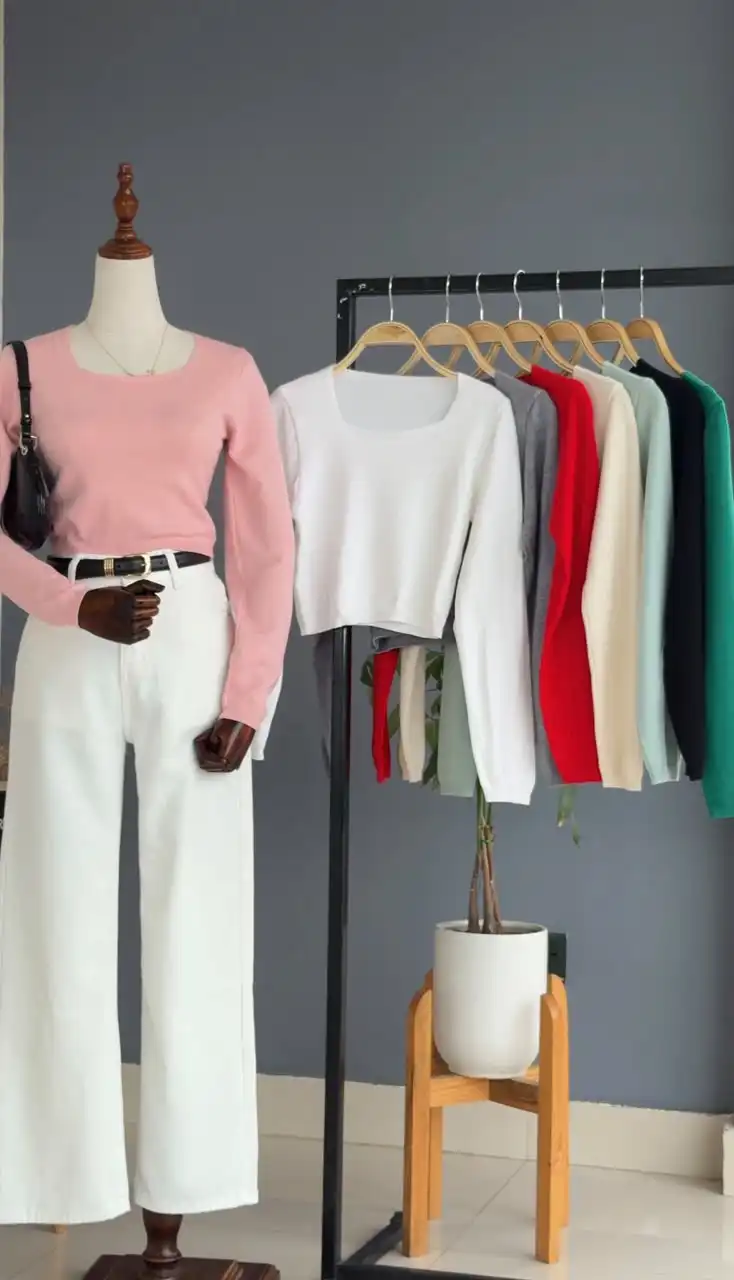 Product image of CROP TOP WITH SQUARE NECK