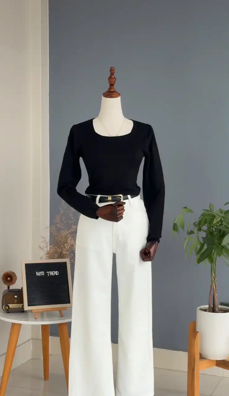 Product image of CROP TOP WITH SQUARE NECK