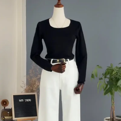 CROP TOP WITH SQUARE NECK