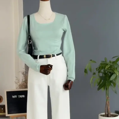 CROP TOP WITH SQUARE NECK