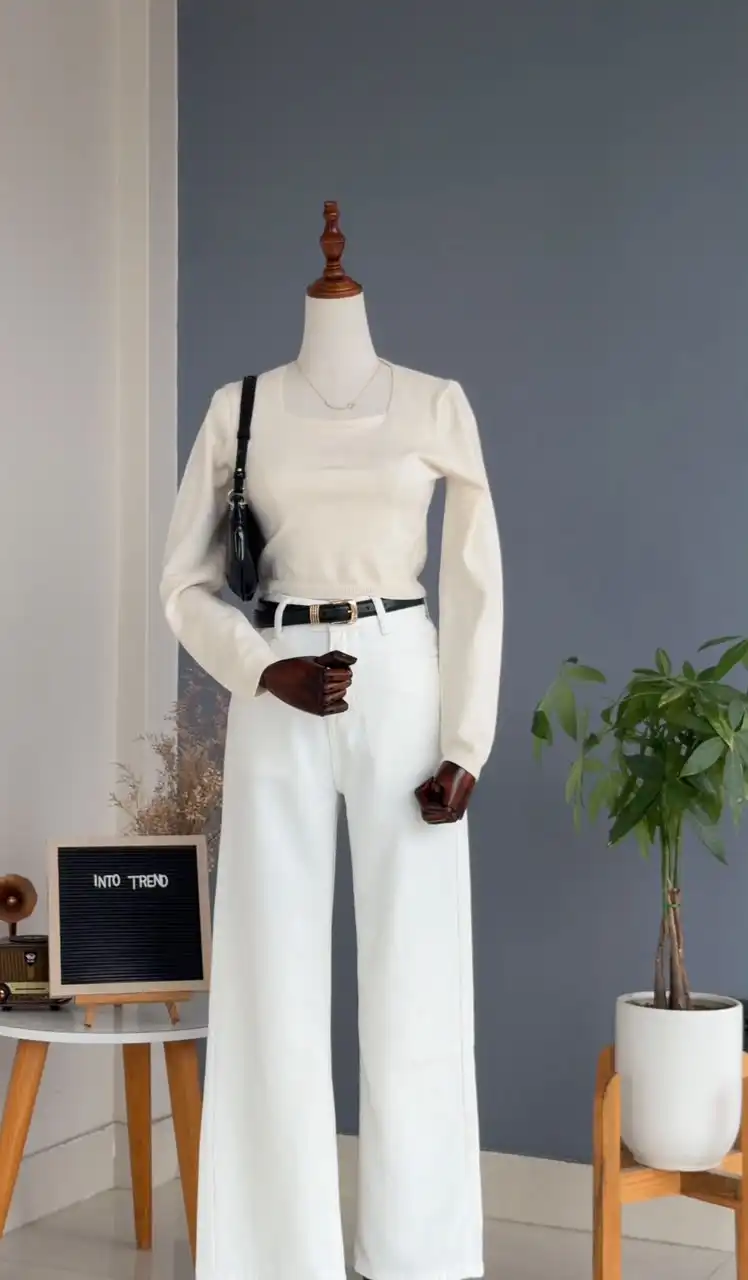 Product image of CROP TOP WITH SQUARE NECK