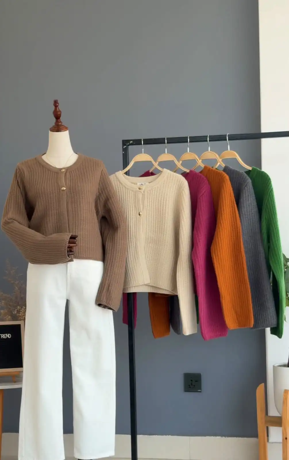 Product image of MULING CARIGAN WITH OVAL GOLDEN BUTTON