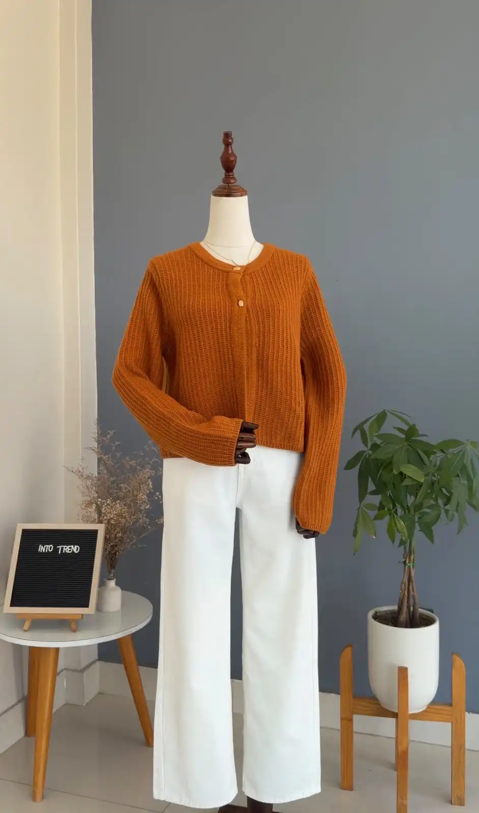Product image of MULING CARIGAN WITH OVAL GOLDEN BUTTON