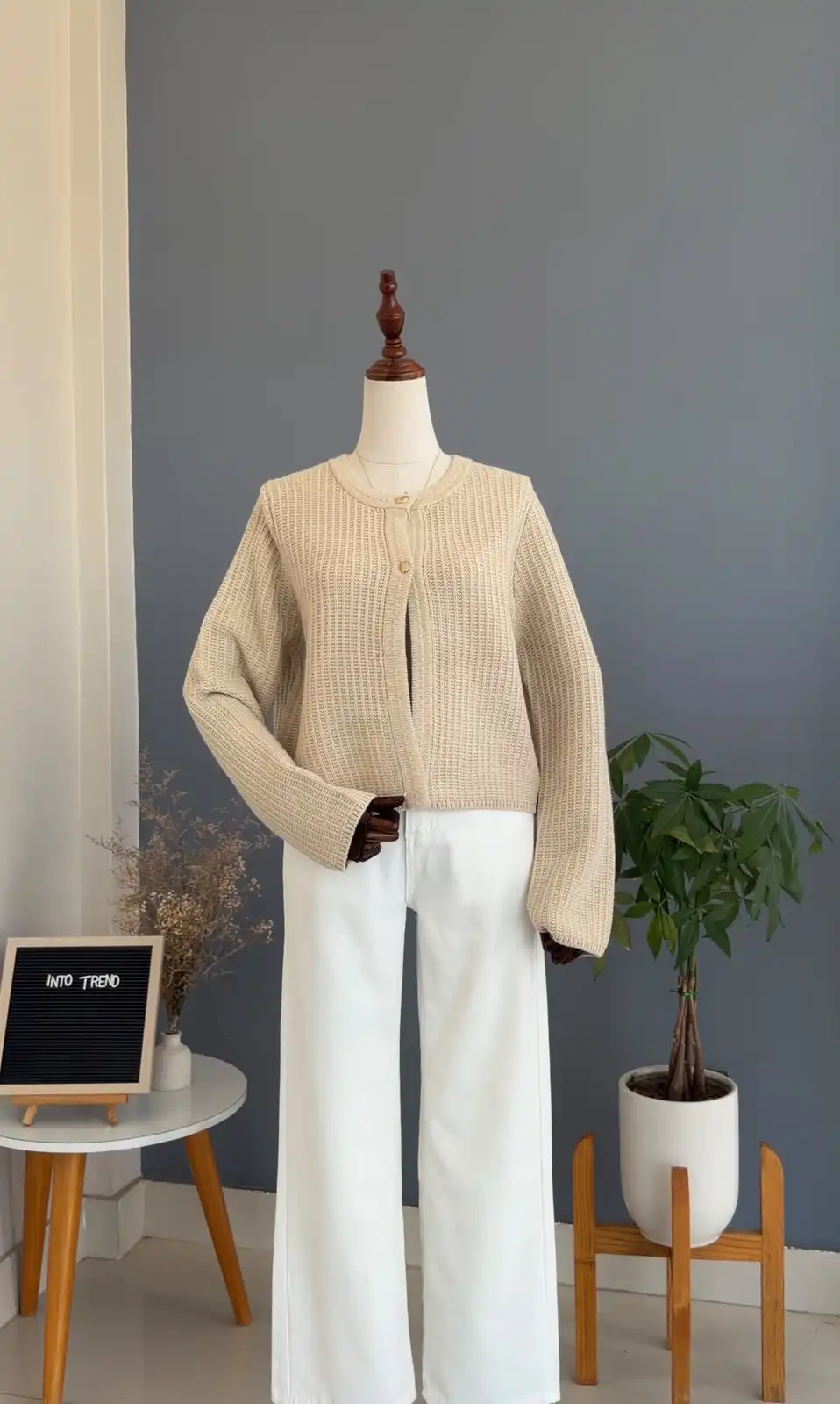 Product image of MULING CARIGAN WITH OVAL GOLDEN BUTTON