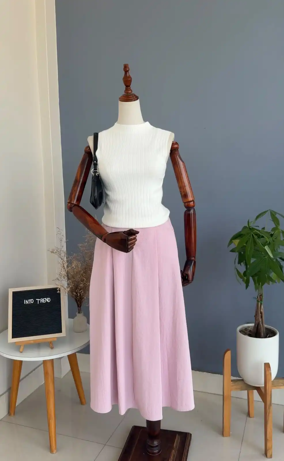 Product image of R2 064 FORMAL SKIRT WITH POCKET