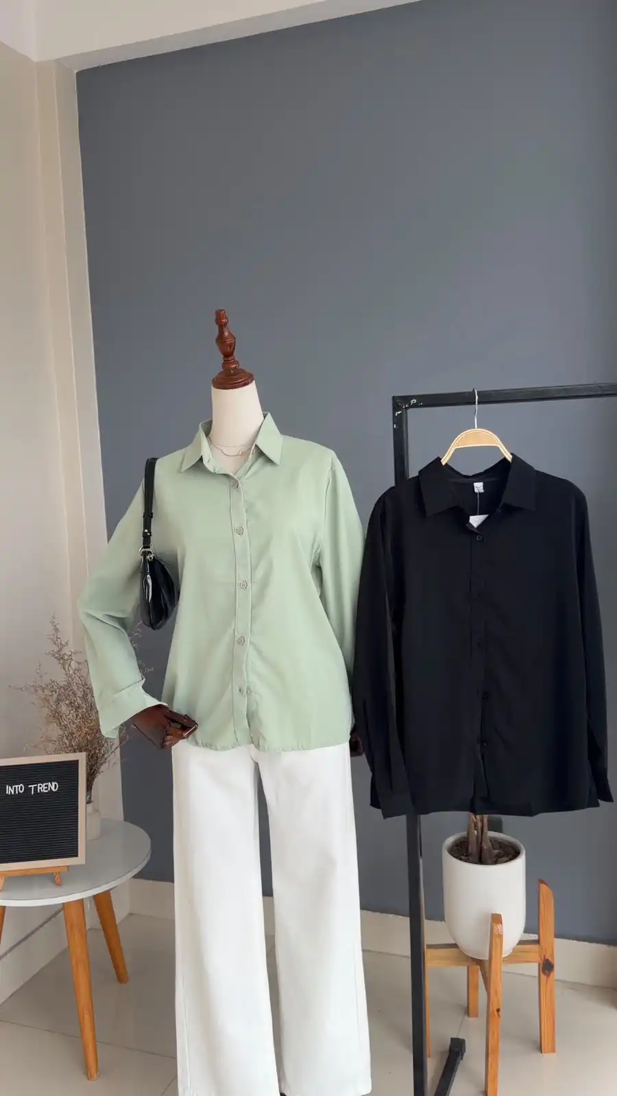 Product image of R2 051 PLAIN FORMAL SHIRT