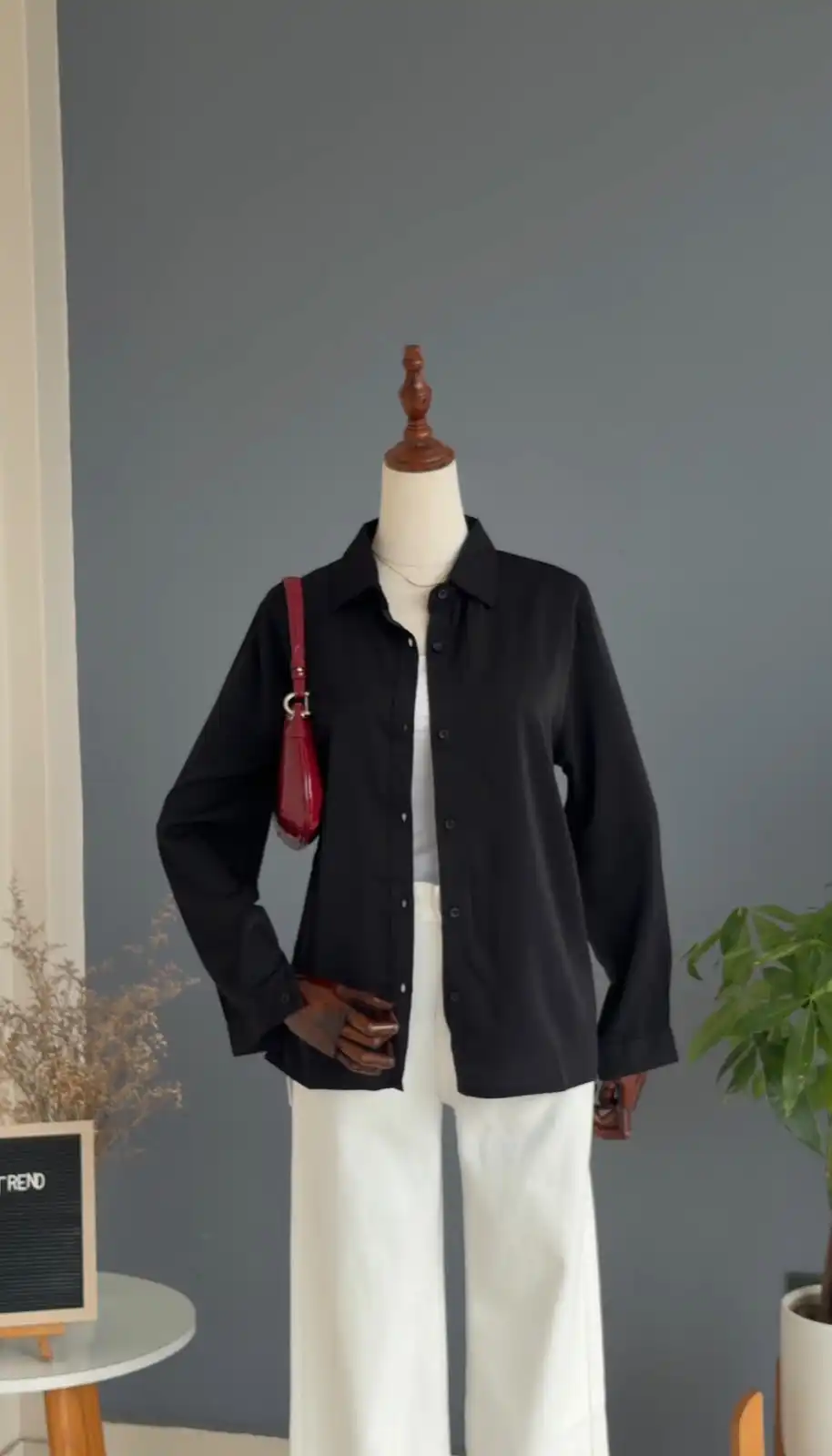 Product image of R2 051 PLAIN FORMAL SHIRT