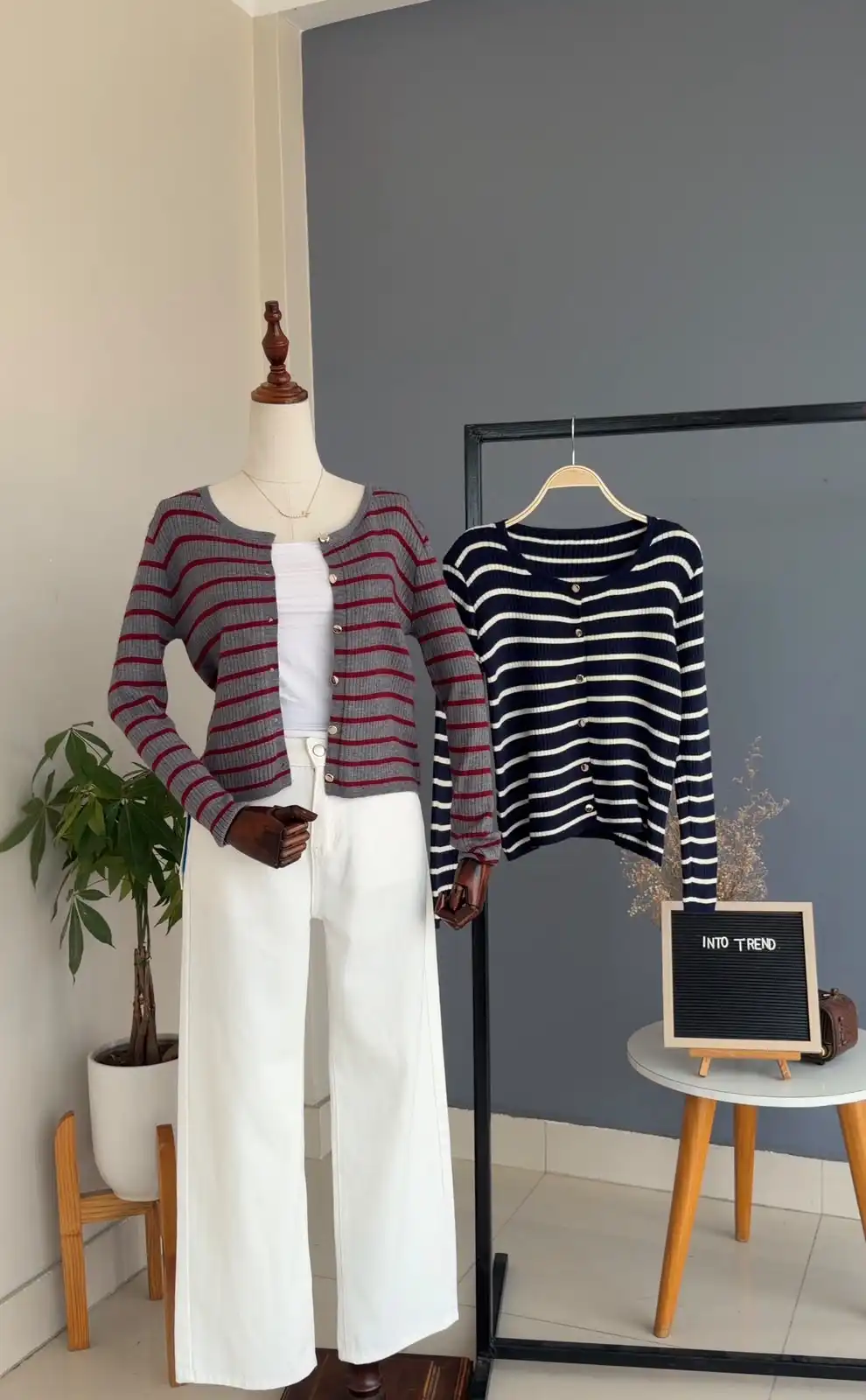 Product image of CARDIGAN WITH GOLDEN BUTTON