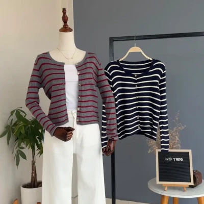 CARDIGAN WITH GOLDEN BUTTON