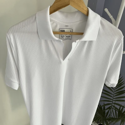 POLO T-SHIRT